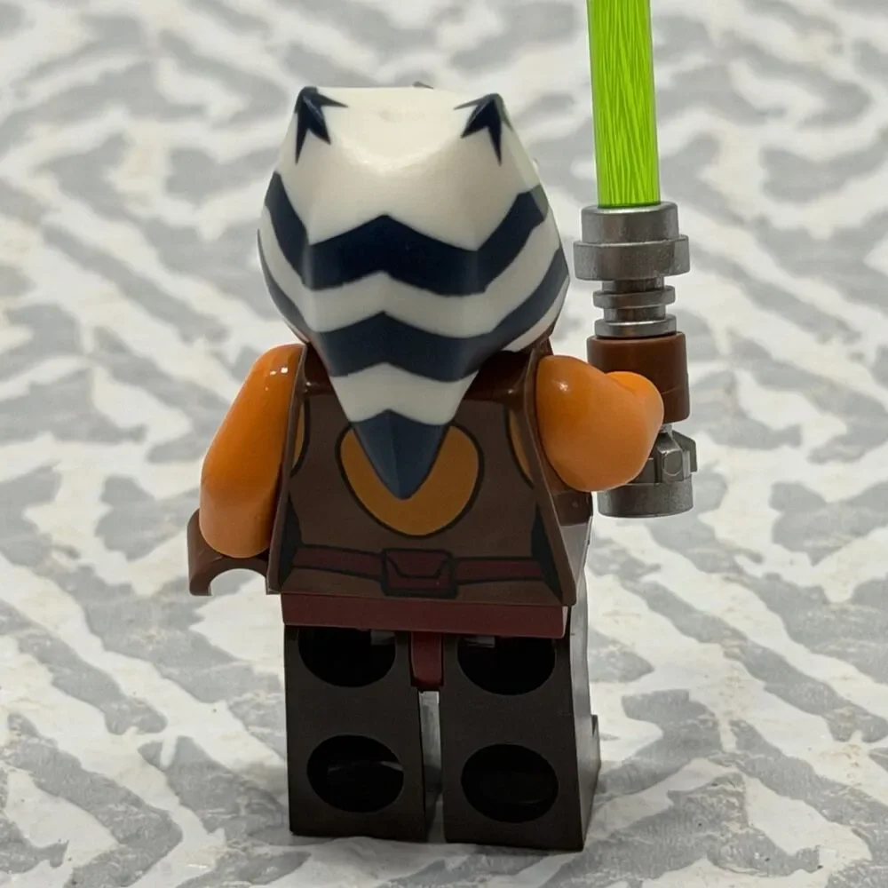 LEGO Star Wars Ahsoka Tano Minifigure sw0452 Padawan Clone Wars w/ 1 Lightsaber